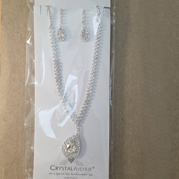 NWT - Crystal Avenue Jewelry Set – Necklace & Earrings - Picture 1 of 5